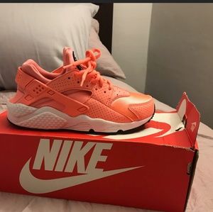 Size 7 womans huarache